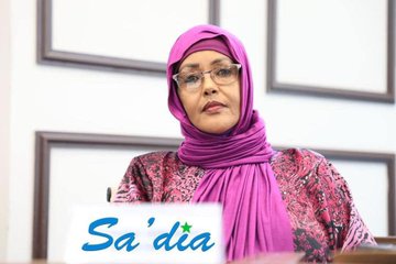 Saadia Samatar schrijft geschiedenis als eerste vrouwelijke plaatsvervangend spreker in Somalië