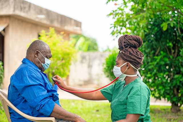 África desafía el bajo gasto en salud para aumentar la esperanza de vida