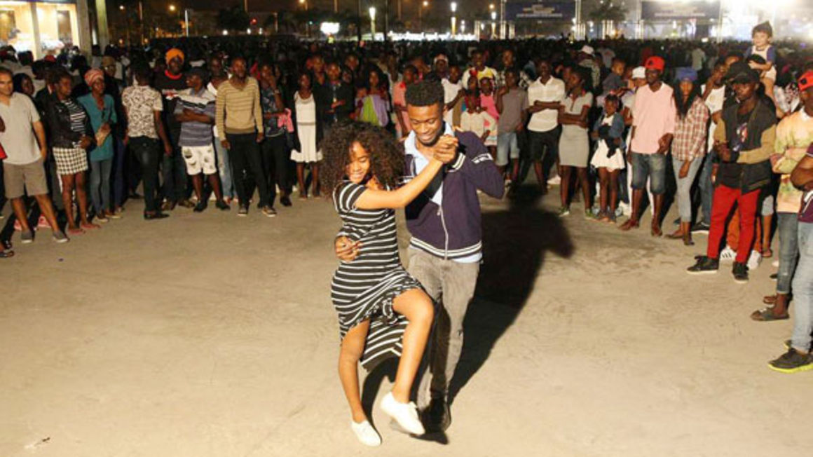 People dancing Kizomba