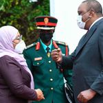Kenya's President Uhuru Kenyatta (R) and Tanzanian President Samia Suluhu Hassan (2nd L) 