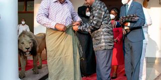 Kenya's President Uhuru Kenyatta and Somalia's Prime Minister Mohamed Hussein Roble.