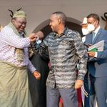 President Uhuru Kenyatta accepts Somali traditional gifts from Prime Minister Mohamed Roble