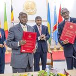 Presidents Yoweri Museveni and Paul Kagame 