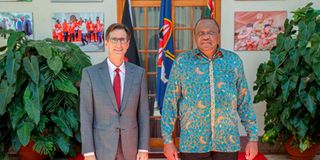 Kenyan President Uhuru Kenyatta with World Bank Country Director for Kenya Keith Hansen.