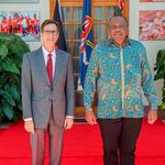 Kenyan President Uhuru Kenyatta with World Bank Country Director for Kenya Keith Hansen.