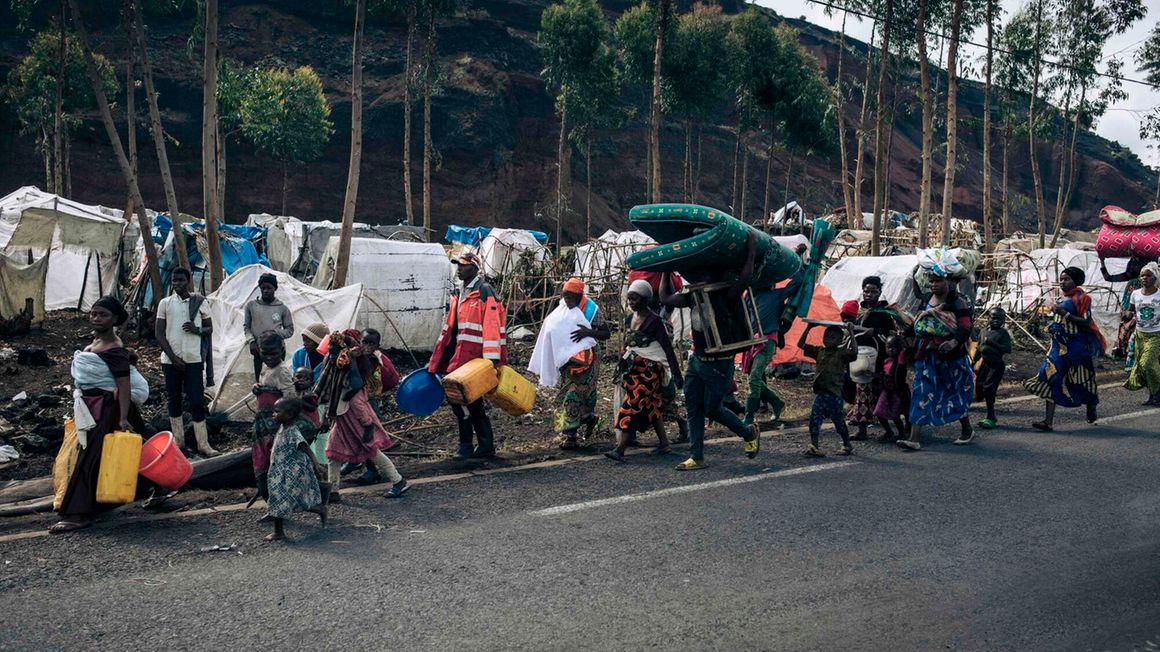 People flee from fighting in eastern DRC