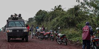 Congolese troops on patrol 