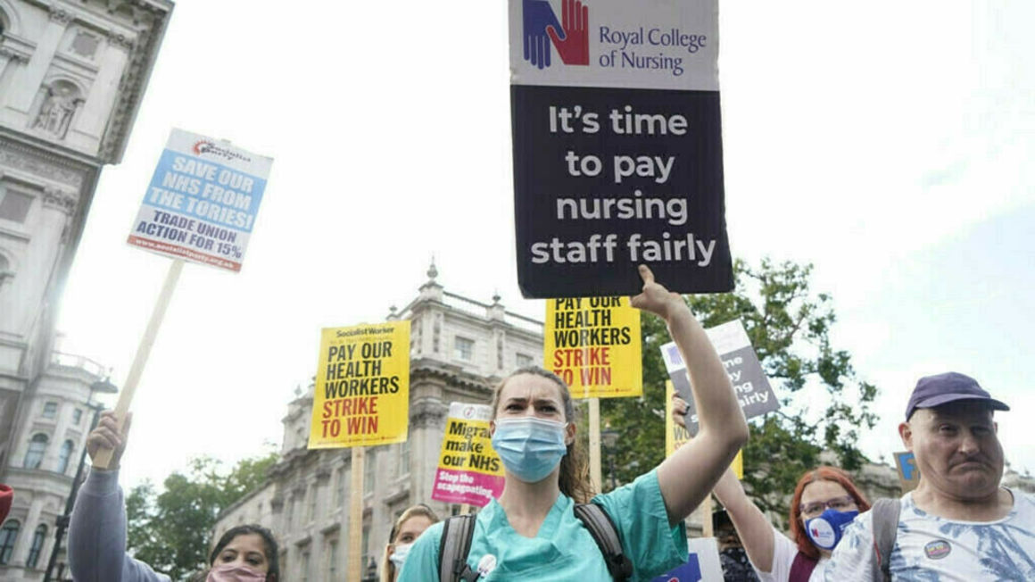 UK nurses on strike 