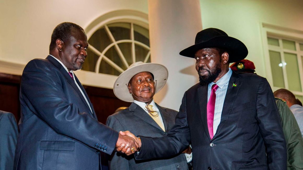 Sudan Salva Kiir shakes hands with Riek Machar