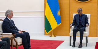 President Paul Kagame and BioNTech COO Sierk Pötting 