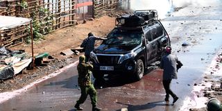 A police officer aims gun at a car that carried journalists