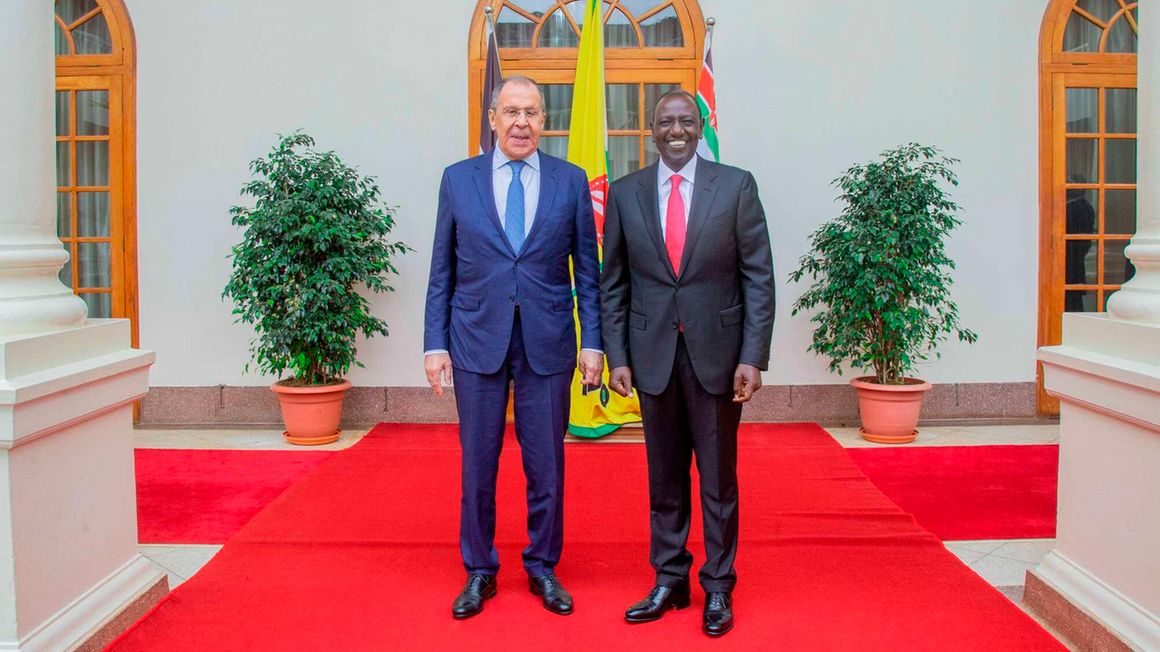 Russian Foreign Minister Sergey Lavrov and Kenyan President William Ruto 