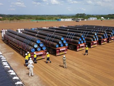 Uganda receives first batch of pipes for crude oil project